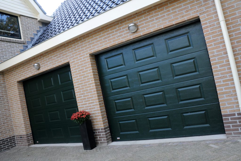 Modern Garage Door Keeps Reopening for Small Space